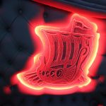 Verlicht logo achterwand cabine